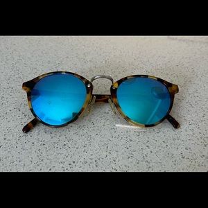 Beautiful blue mirrored lenses, Italian made glasses with tortoise shell frames.